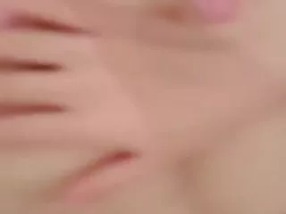 Юная Юля ласкает свою киску порно в анал жестко