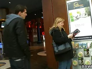 Брюнетка трахает жесткое порно с молодыми девушками себя в попку стеклянным дилдо
