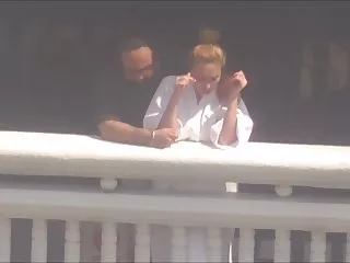 Чувак жесткое поро трахает ее большие черные сиськи своим членом