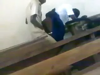 Парень давно не встречался с этой девушкой, но он скачать жесткое порно видео бесплатно ей очень нравится, точнее ее маленькая грудь и узкое влагалище, в которое он хочет загнать член