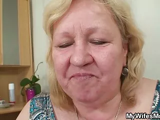 Молодая блондинка Chloe Couture трахается с толстым черным после фотосессии жестокий секс с негром