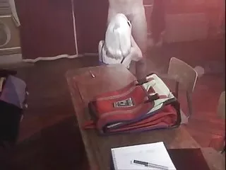 Маленькая порно с игрушками жесткое детка трахается в рот