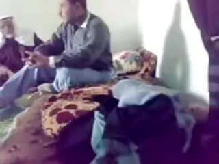 Симпатичная, грудастая, с упругой попкой и волосатой киской, но этого мало, продюсер жесткое порно большим членом должен убедиться, что девушка умеет крутым и красивым трахом